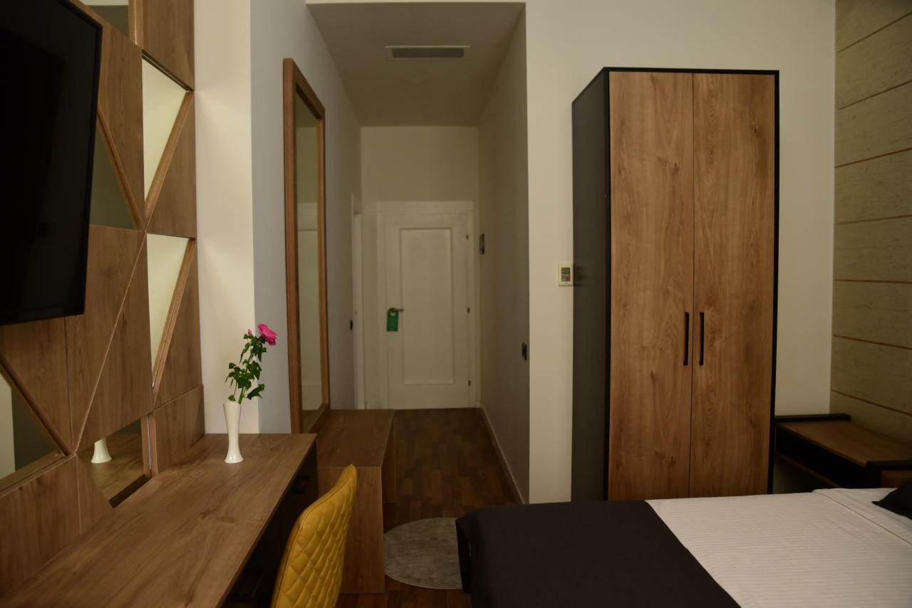Hotel Comfort Тирана Экстерьер фото