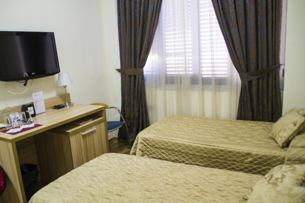 Hotel Comfort Тирана Экстерьер фото