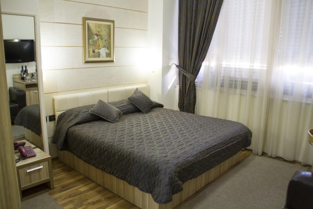 Hotel Comfort Тирана Экстерьер фото