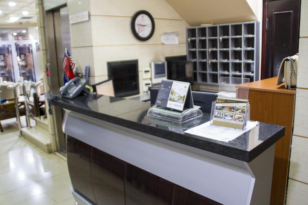 Hotel Comfort Тирана Экстерьер фото