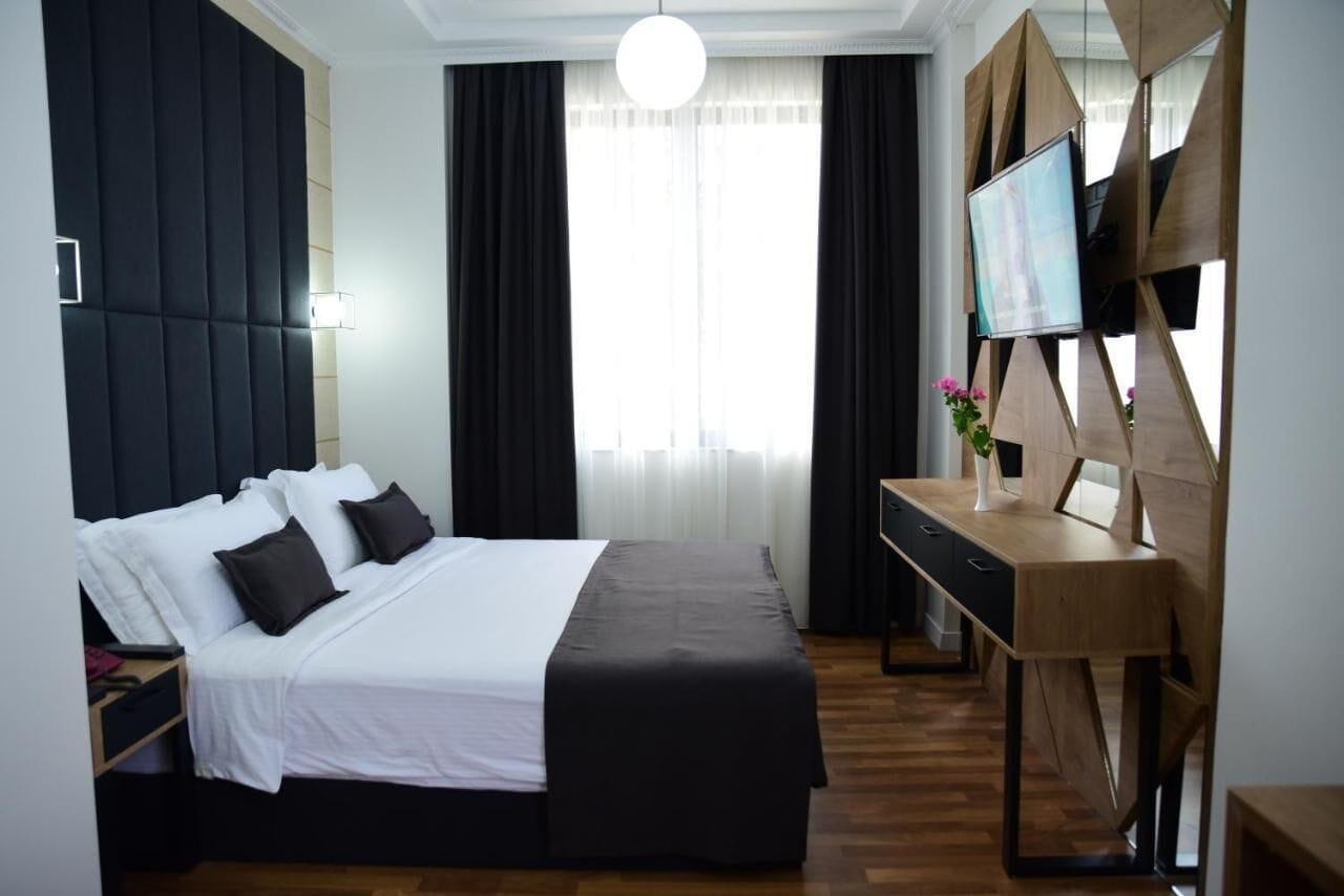 Hotel Comfort Тирана Экстерьер фото