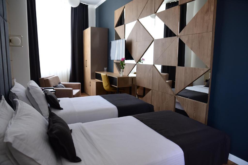 Hotel Comfort Тирана Экстерьер фото