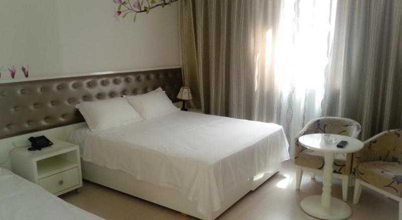 Hotel Comfort Тирана Экстерьер фото