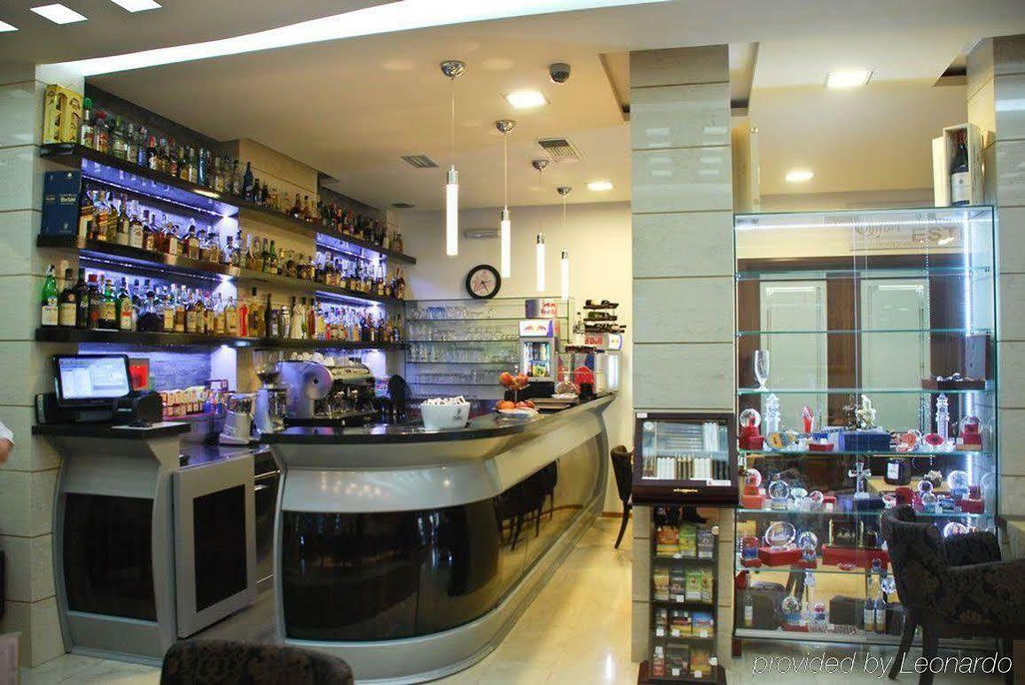 Hotel Comfort Тирана Экстерьер фото