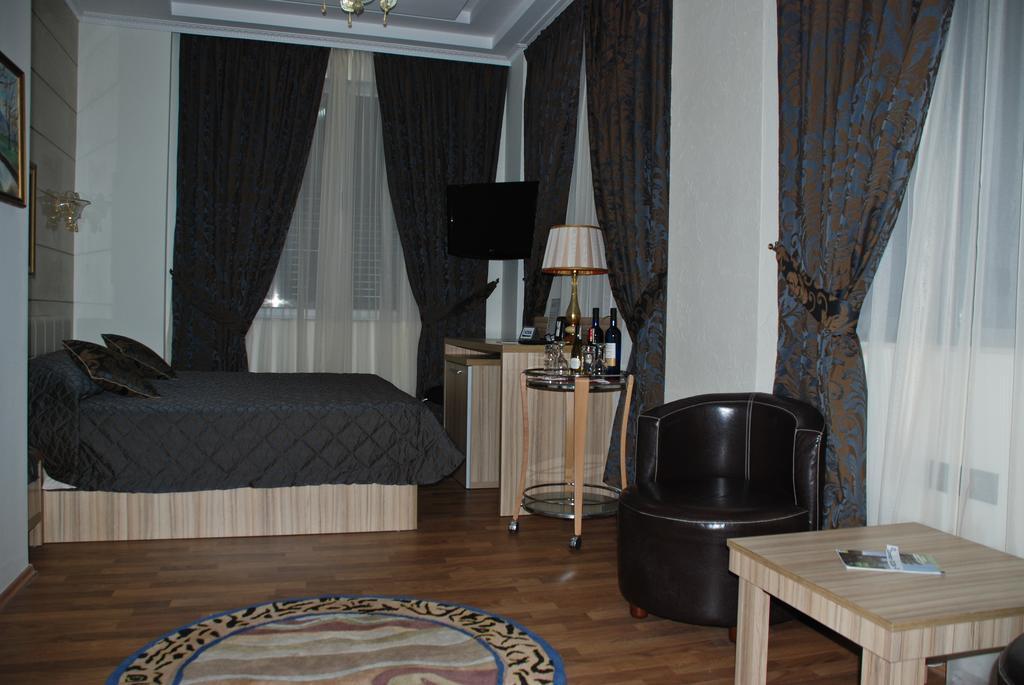 Hotel Comfort Тирана Экстерьер фото